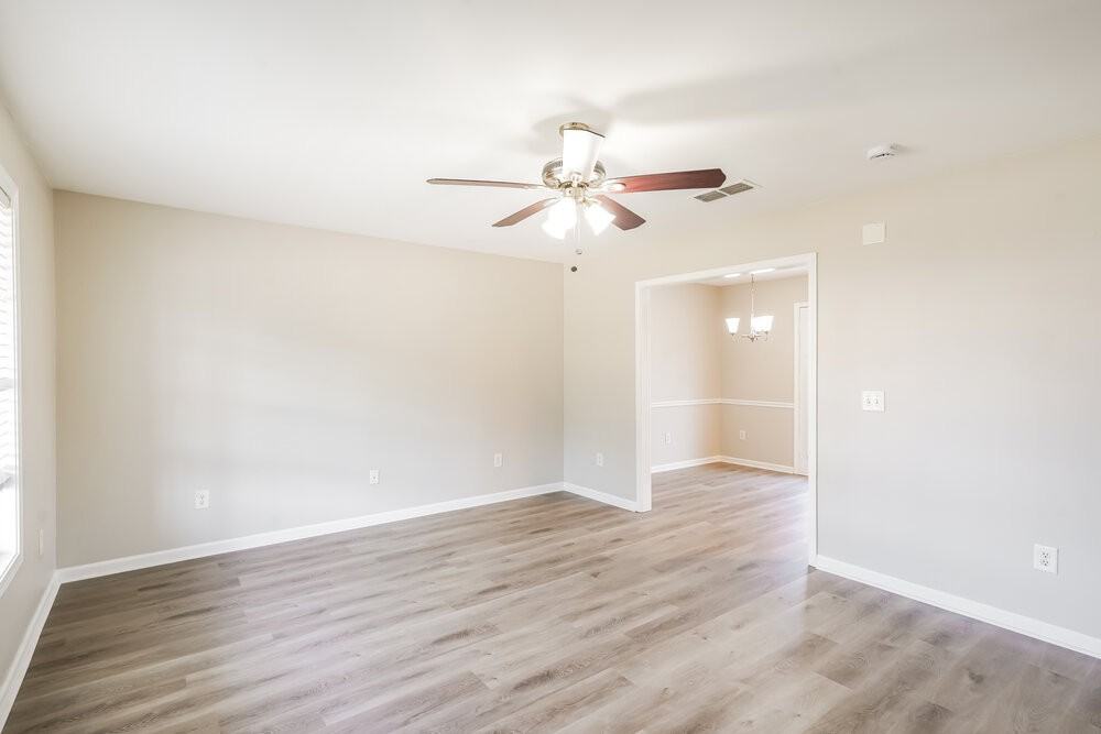 1476 Priestshore Bay - Photo 5 of 17