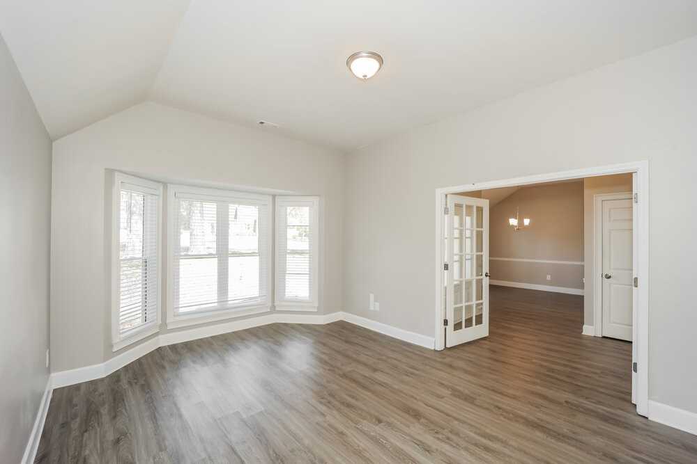 110 Glenridge Dr - Photo 3 of 19