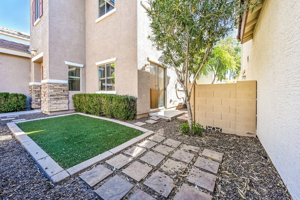 10324 W Sands Dr - Photo 4 of 17