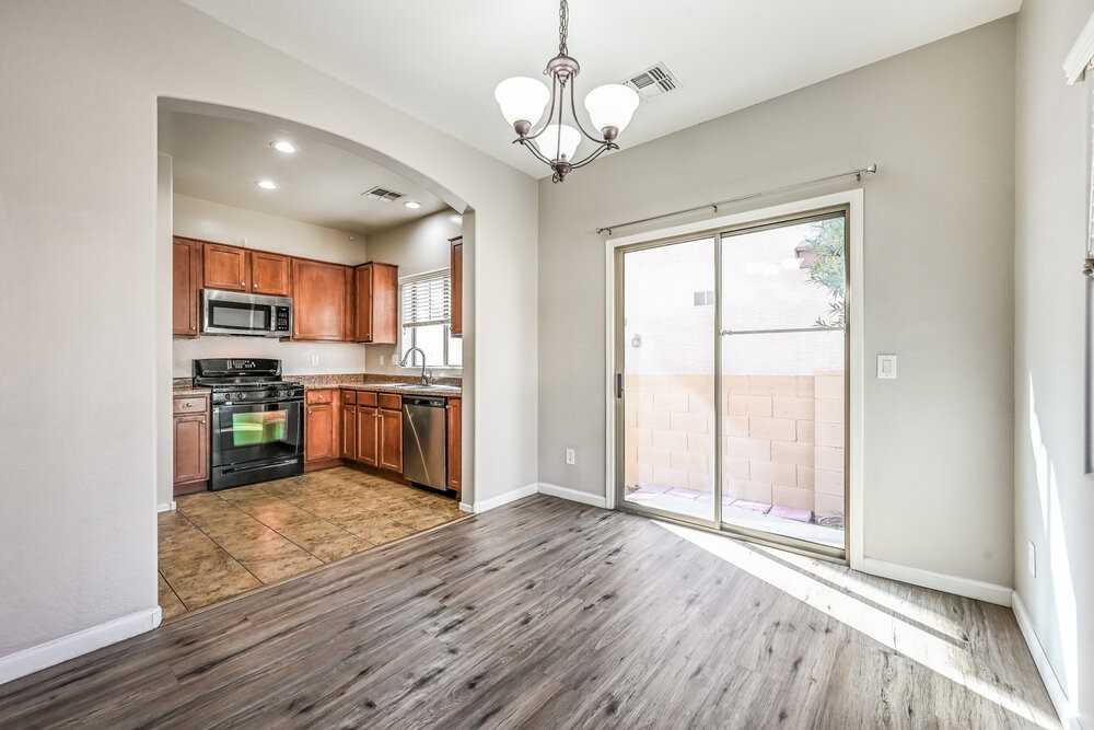 10324 W Sands Dr - Photo 6 of 17