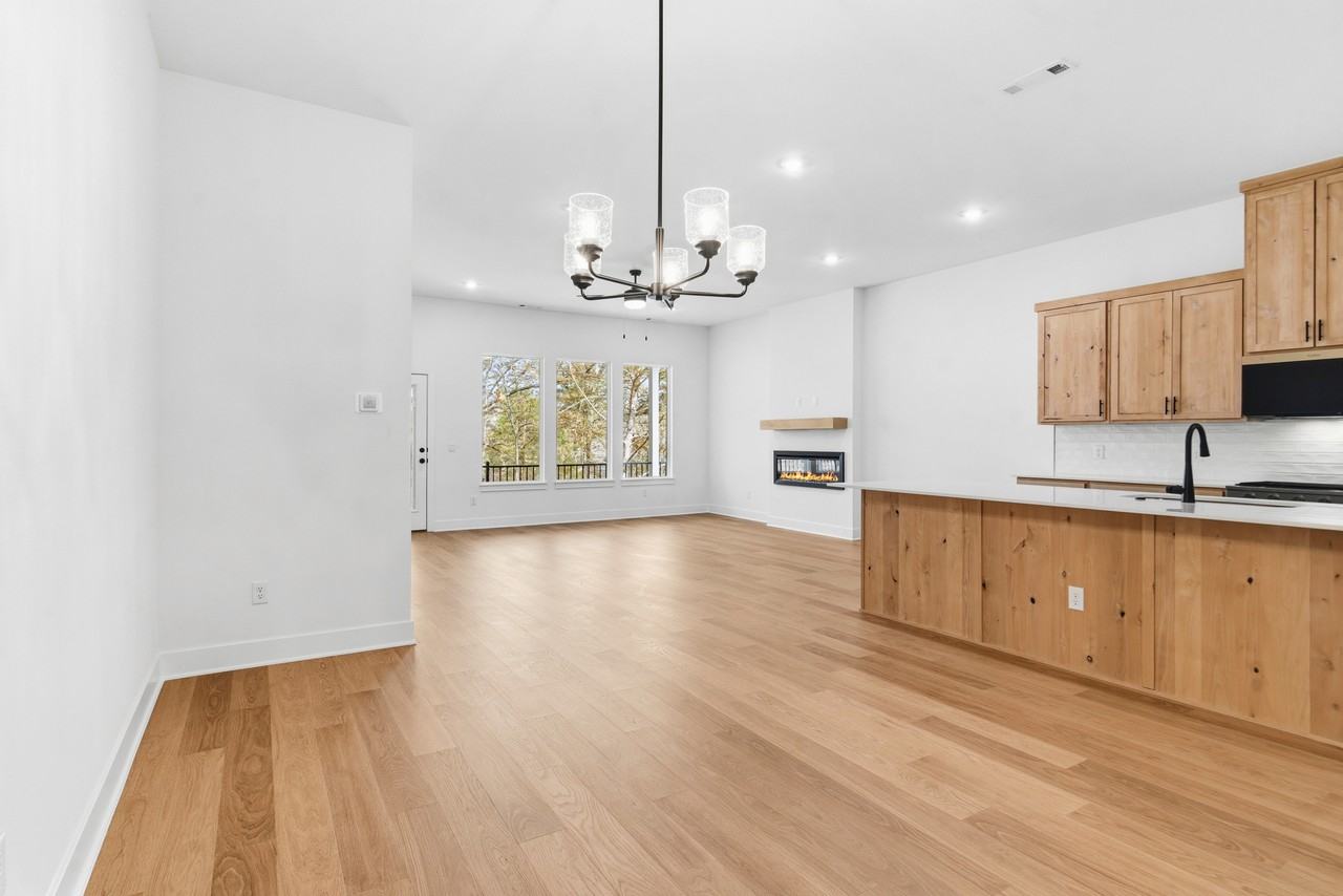 1810 East Fiji Street #1 - Photo 3 of 16
