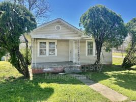 featured image of 631 W 19th St