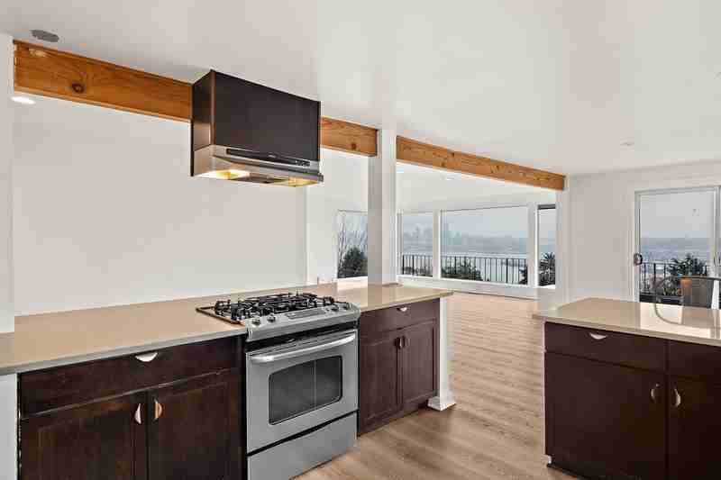 2410 37th Ave Sw - Photo 3 of 21