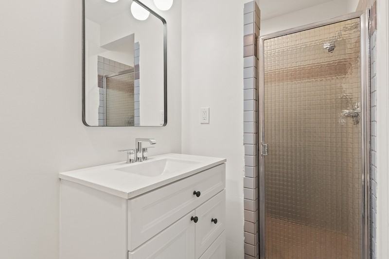 2410 37th Ave Sw - Photo 7 of 21