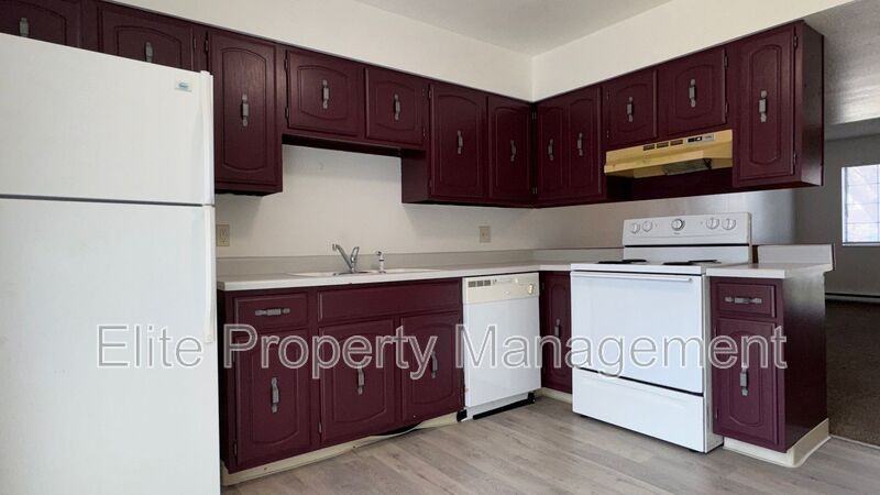 25 Royal Crest Dr #B - Photo 5 of 14