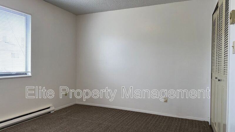 25 Royal Crest Dr #B - Photo 6 of 14