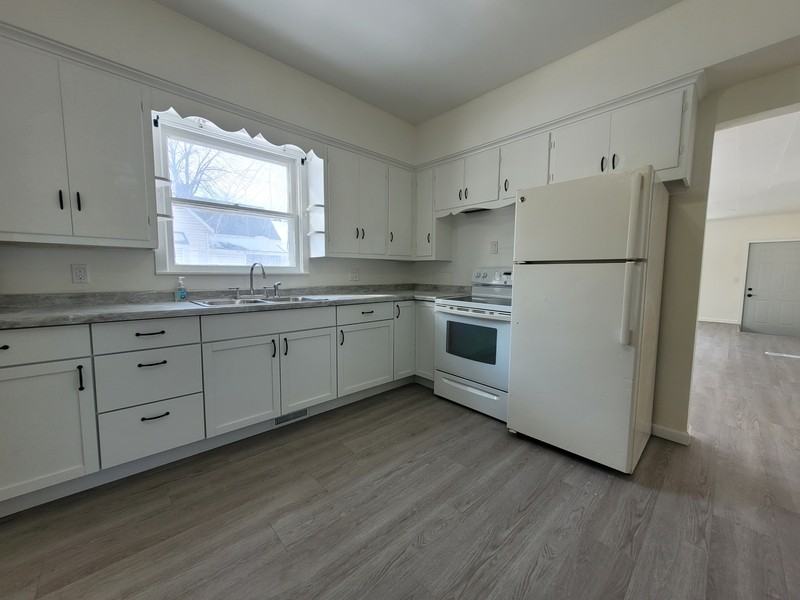 881 W Mason St - Photo 2 of 18