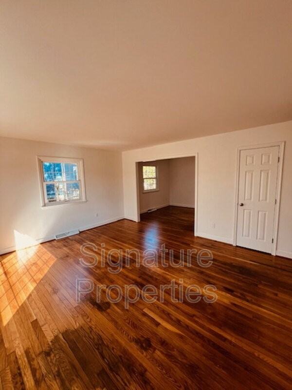 211 Deerfield Dr - Photo 2 of 26