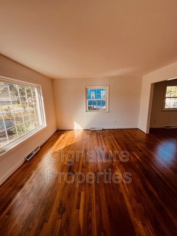 211 Deerfield Dr - Photo 3 of 26