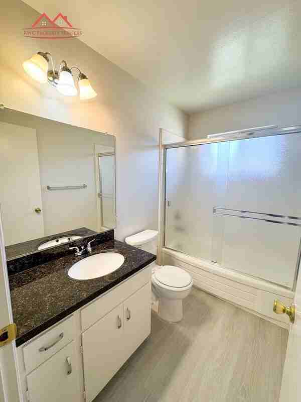 411 College Ave #D - Photo 6 of 12