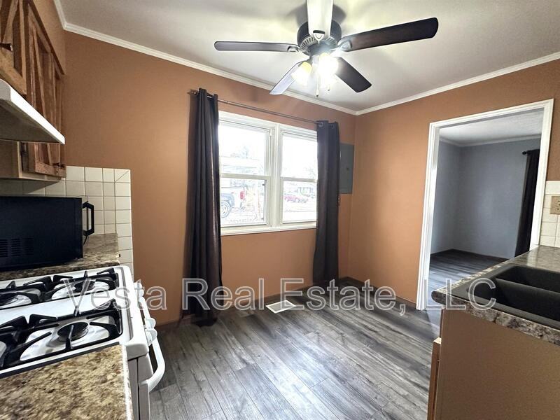 727 Dale St - Photo 4 of 16