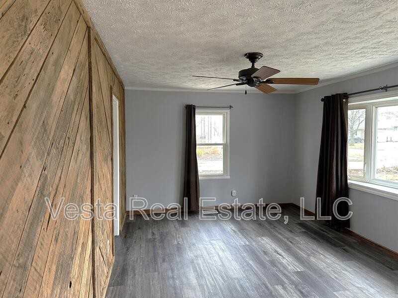 727 Dale St - Photo 6 of 16