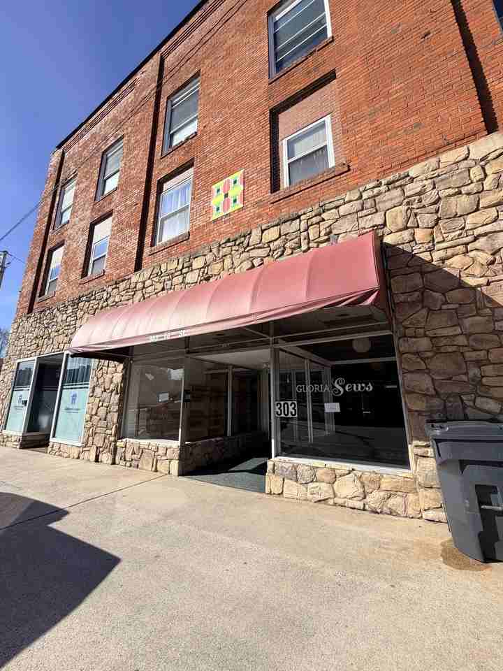 303 10th St #303 - Photo 2 of 10