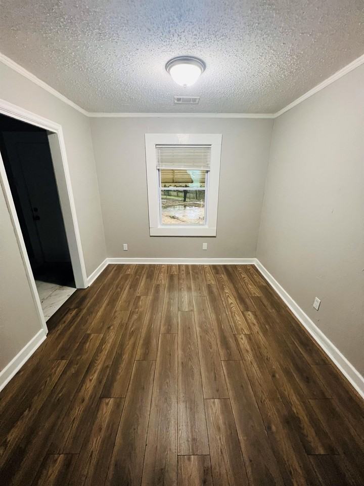 2145 Pendleton St #1 - Photo 4 of 10