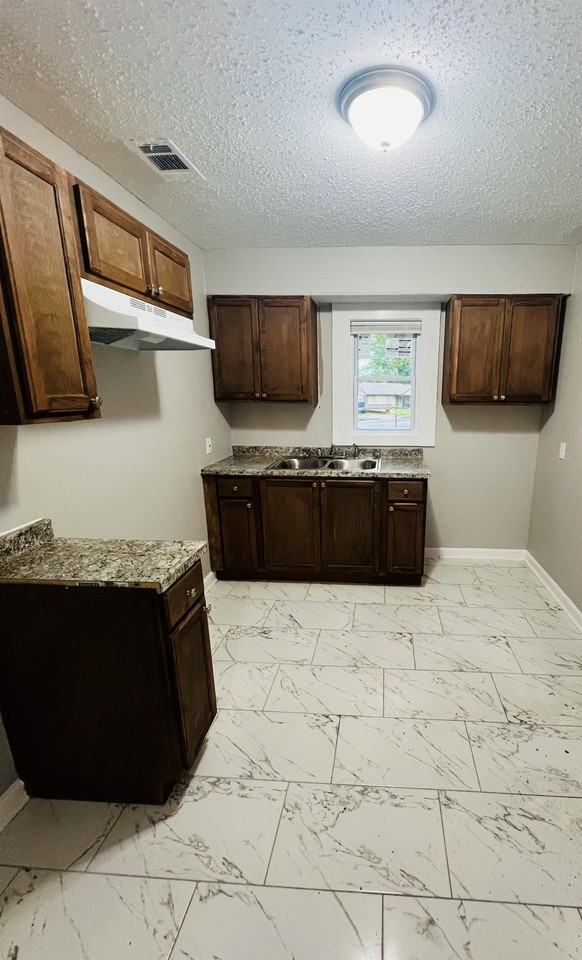 2145 Pendleton St #1 - Photo 5 of 10