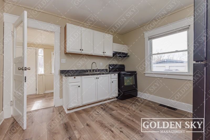 2440 S Hoyt Ave - Photo 3 of 7