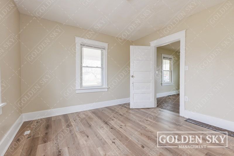2440 S Hoyt Ave - Photo 6 of 7