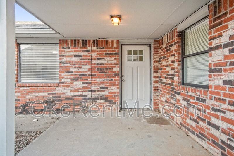 502 Peppertree Ln - Photo 3 of 18