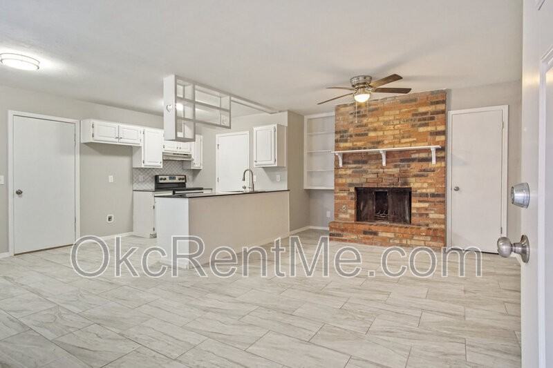 502 Peppertree Ln - Photo 4 of 18