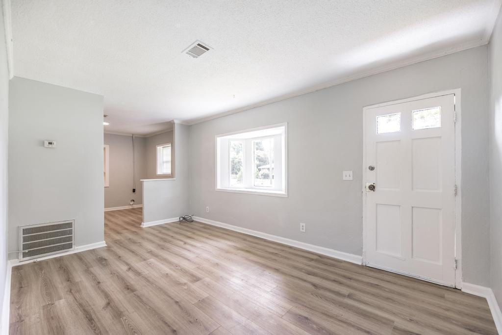 222 Lawn St #A - Photo 7 of 46