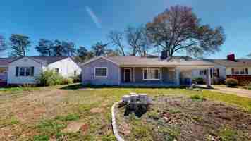 featured image of 111 Collins Ave