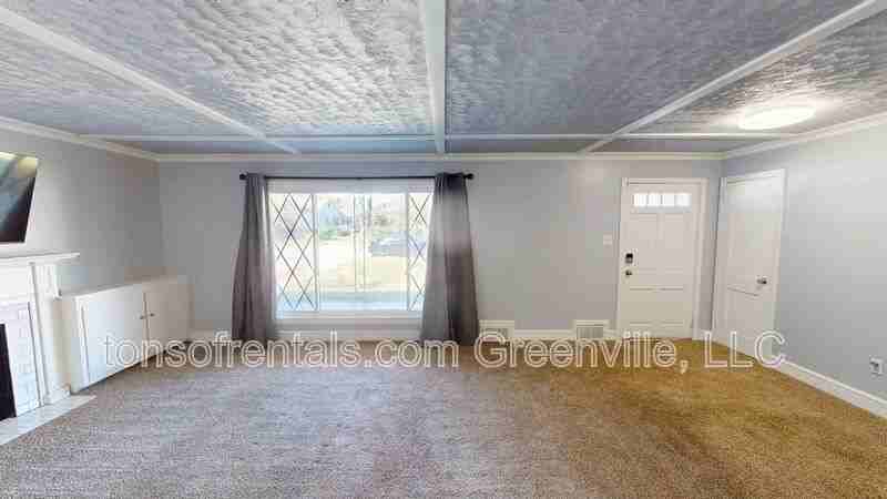 111 Collins Ave - Photo 2 of 15