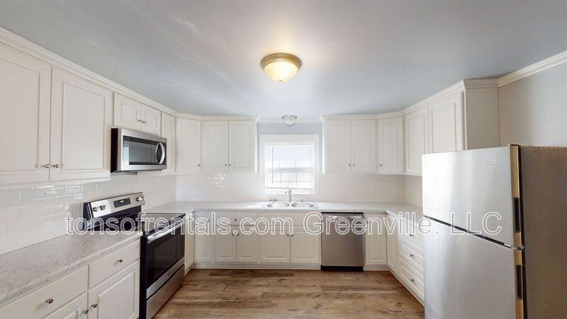 111 Collins Ave - Photo 5 of 15