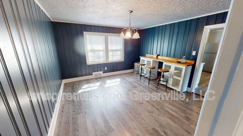 111 Collins Ave - Photo 6 of 15