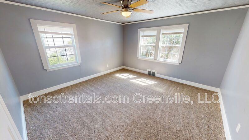 111 Collins Ave - Photo 7 of 15