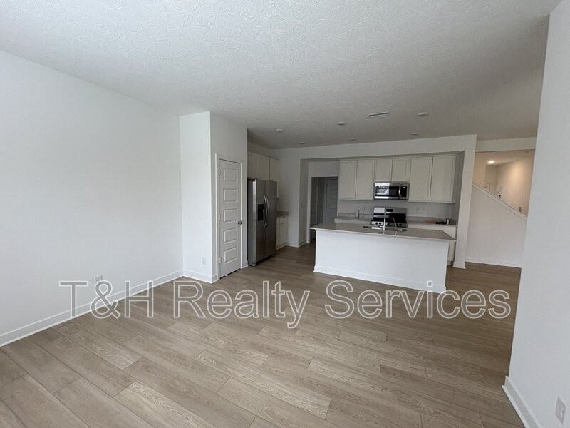 7525 Marin Pkwy - Photo 2 of 25