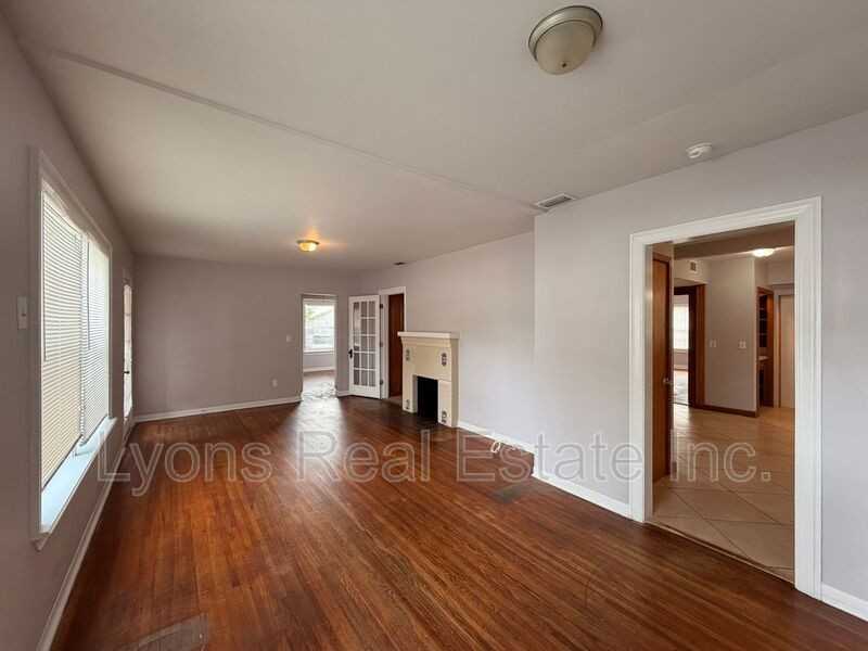 2114 Dora St - Photo 3 of 26