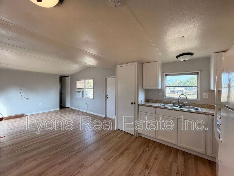 7897 Suncoast Dr - Photo 3 of 13