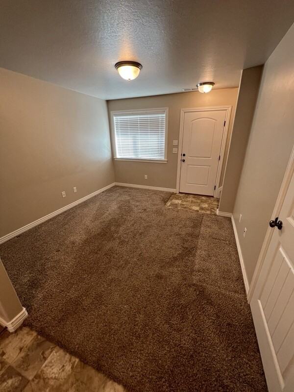 465 Nw #C - Photo 3 of 11