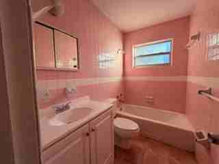 508 Sw 4th Ave #4 - Photo 4 of 9