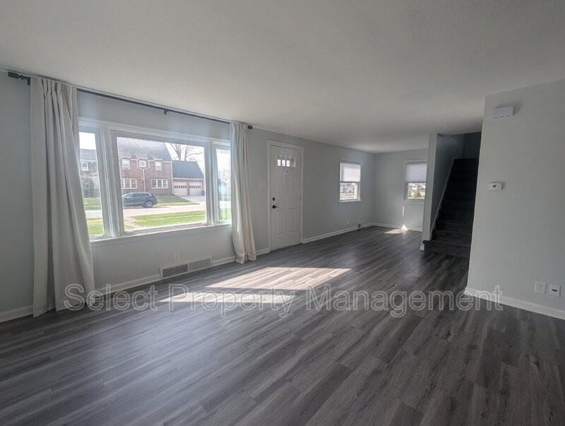 1523 Curdes Ave - Photo 4 of 24