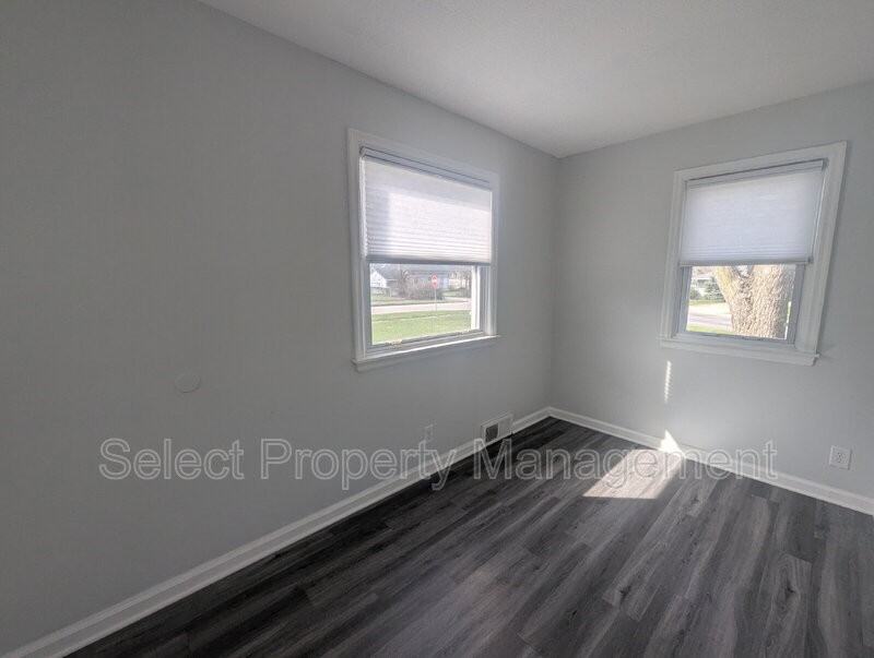 1523 Curdes Ave - Photo 5 of 24