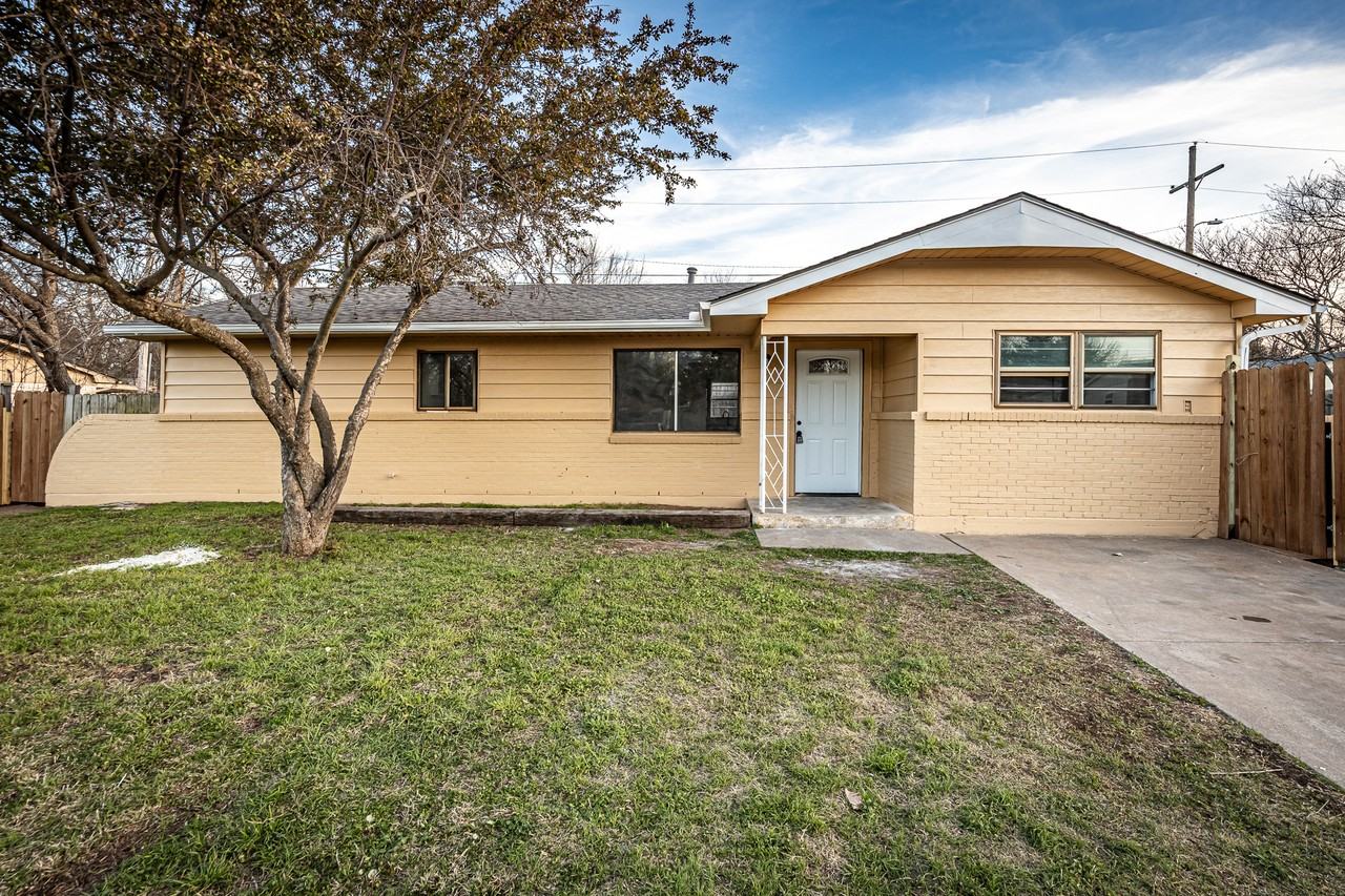 508 Nw Woodridge Dr #1 - Photo 2 of 26