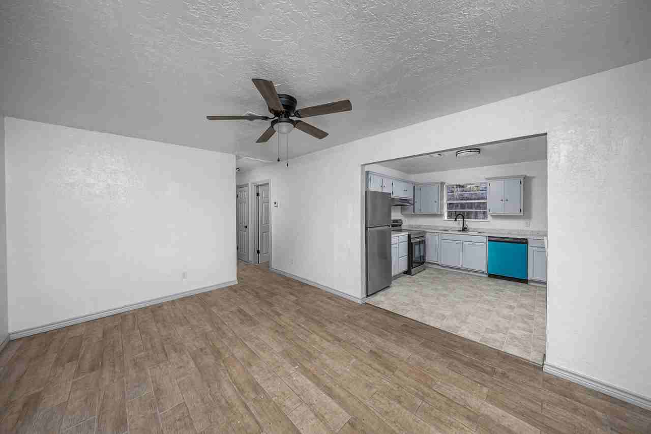 508 Nw Woodridge Dr #1 - Photo 4 of 26