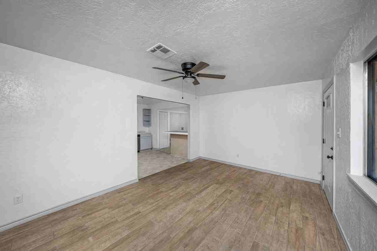 508 Nw Woodridge Dr #1 - Photo 5 of 26