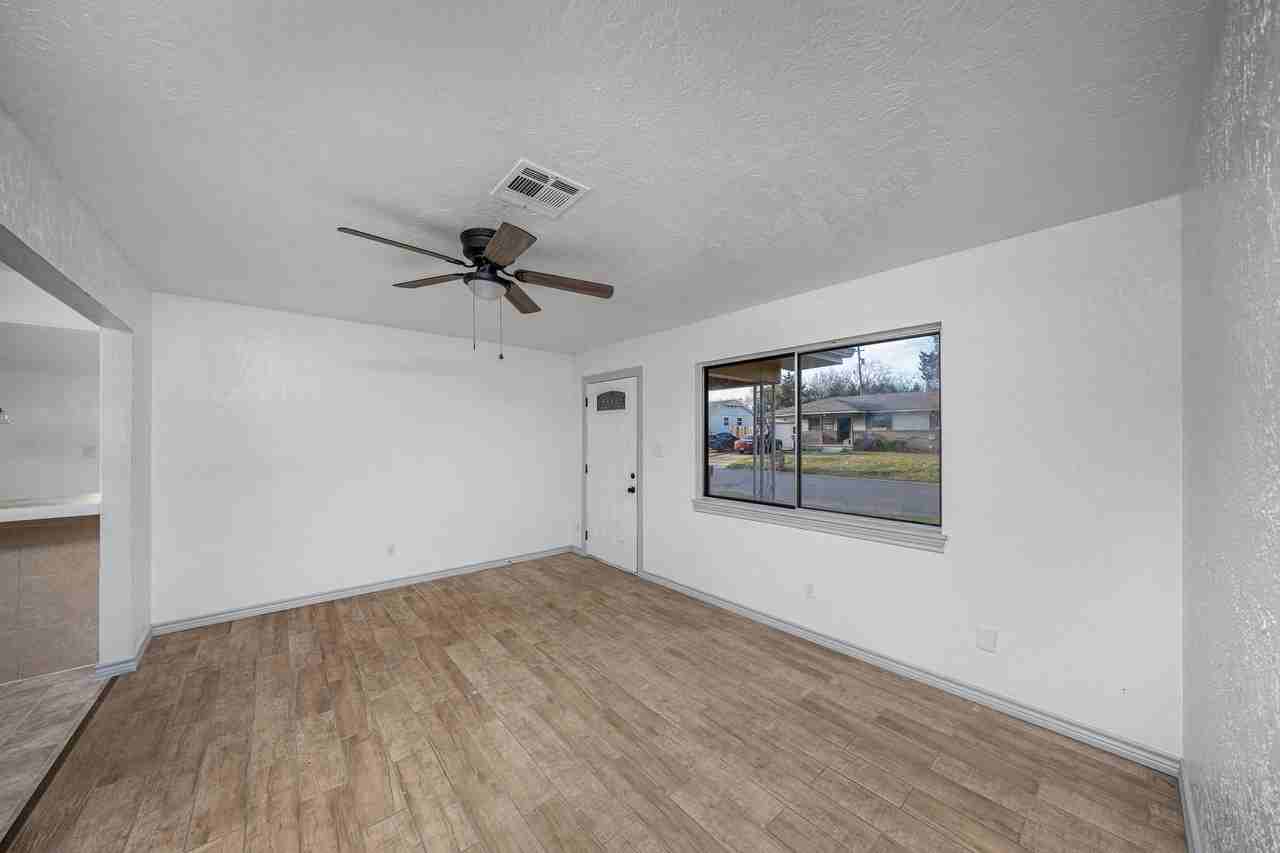 508 Nw Woodridge Dr #1 - Photo 6 of 26