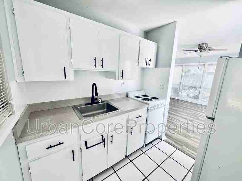 311 24th Ave N #A - Photo 4 of 10