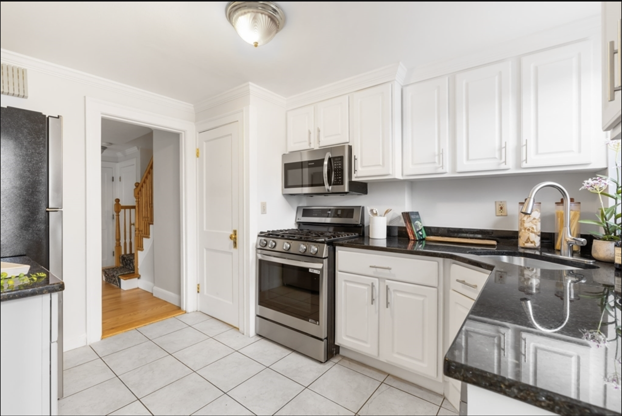 64 Rowe Street - Photo 7 of 30