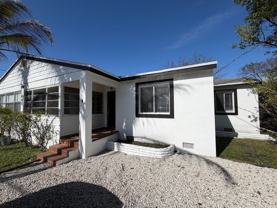 903 SW 15 Ave - Photo 1 of 1