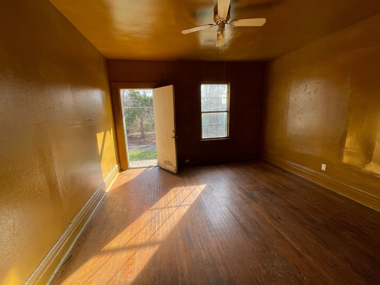 2816 Milton St - Photo 2 of 7