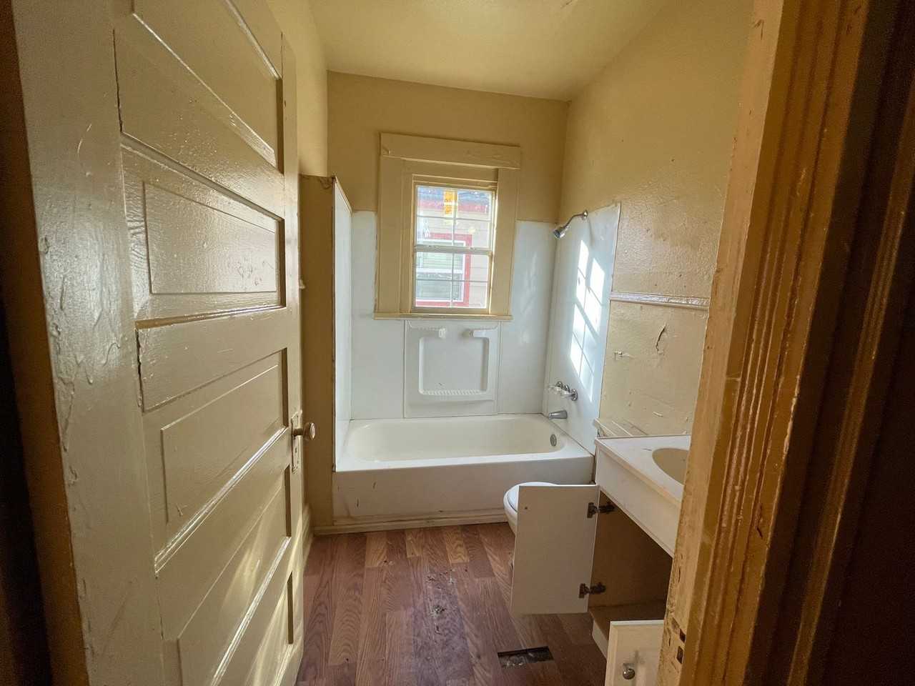 2816 Milton St - Photo 3 of 7