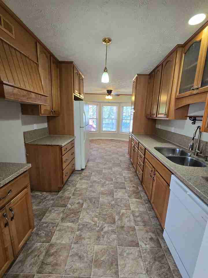 39 Wedgewood Ct - Photo 5 of 15