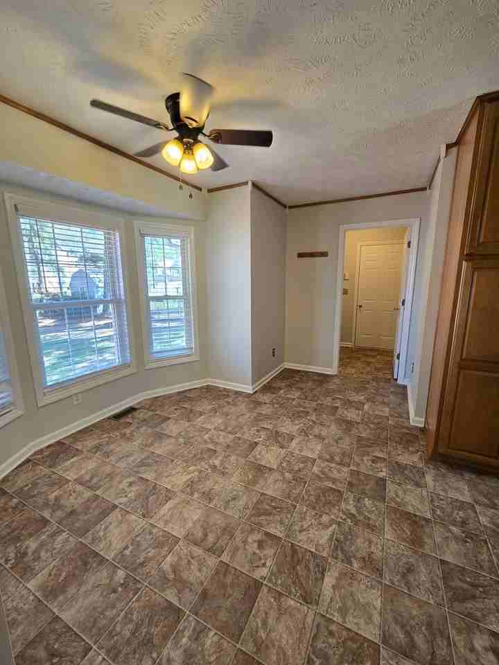 39 Wedgewood Ct - Photo 7 of 15