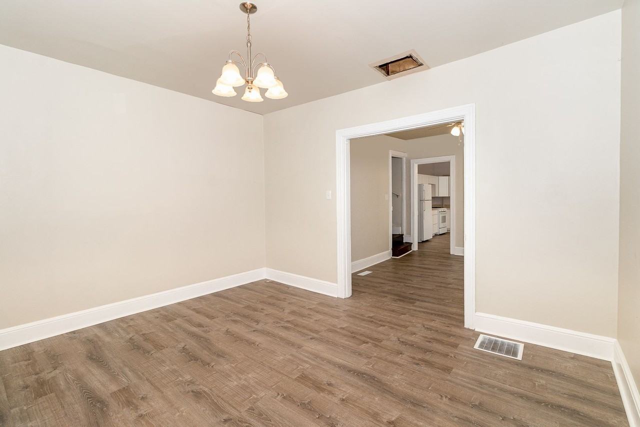 517 N Pitt St - Photo 3 of 23