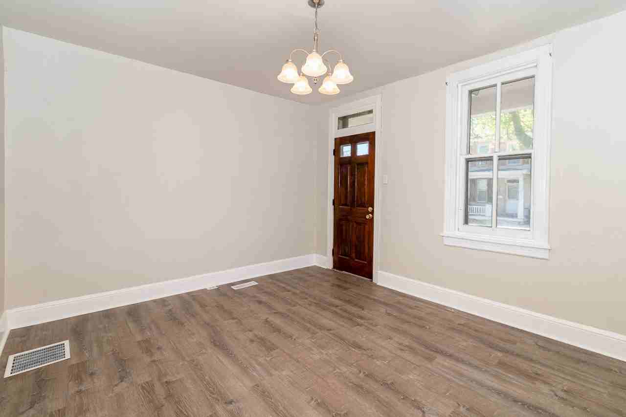 517 N Pitt St - Photo 4 of 23