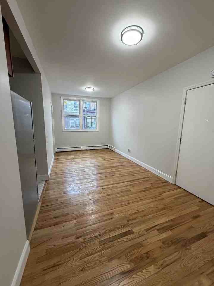 1137-1139 Summit Ave - Photo 3 of 9